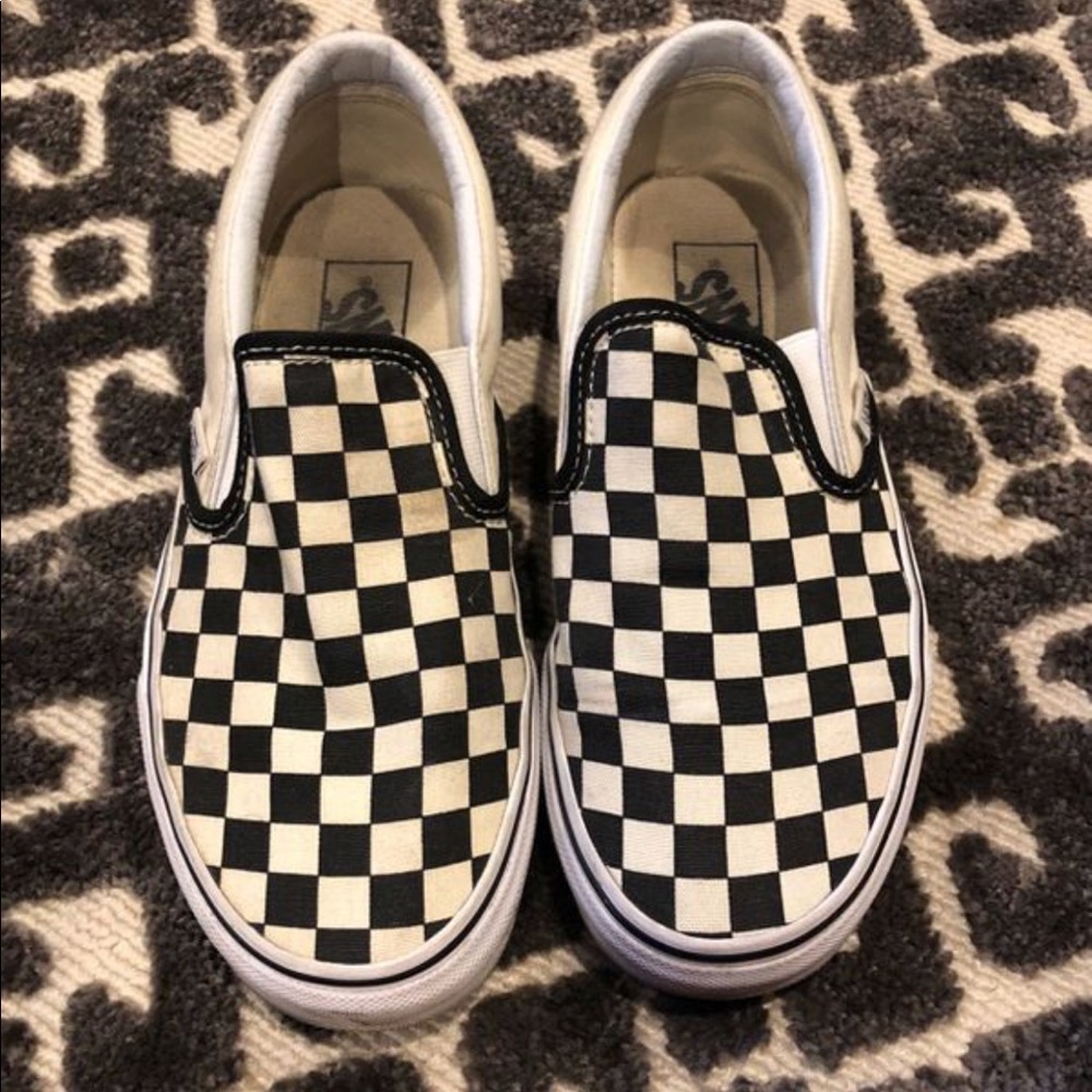 Checkered Vans black and white